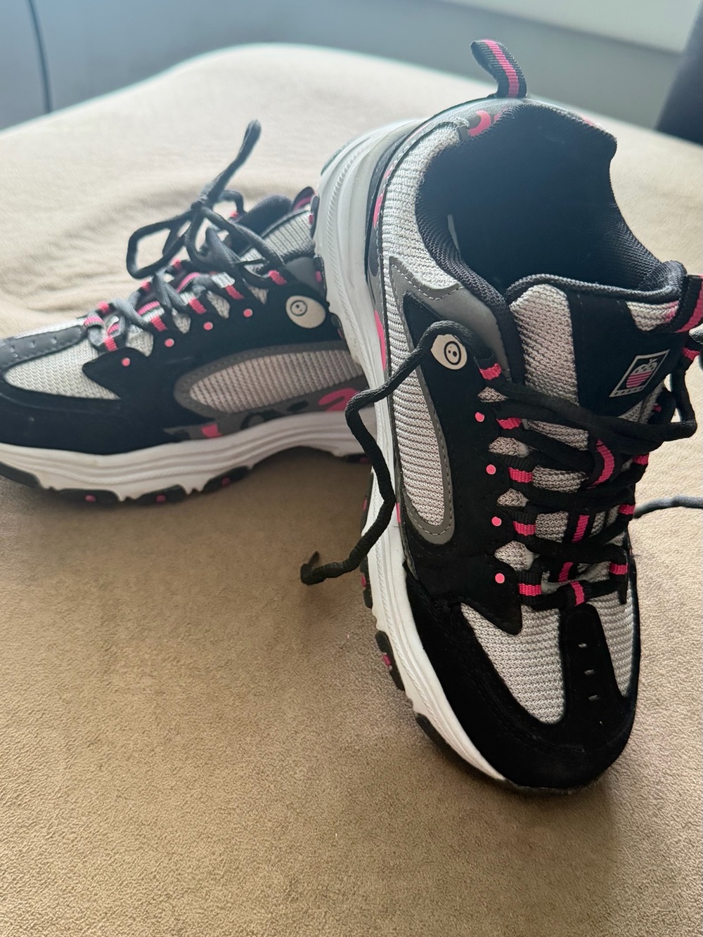 Apple Women's Black, Gray & Pink Athletic Sneaker size 5 - Picture 4 of 9